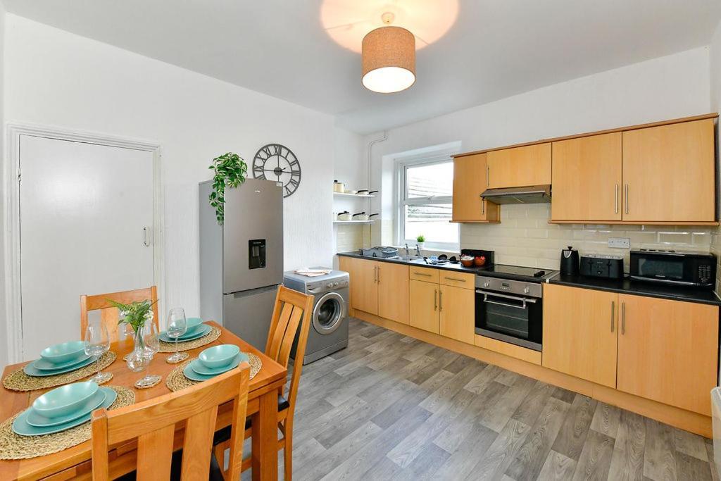 Spacious 2 Bedroom Apartment In The Heart Mumbles Eksteriør bilde